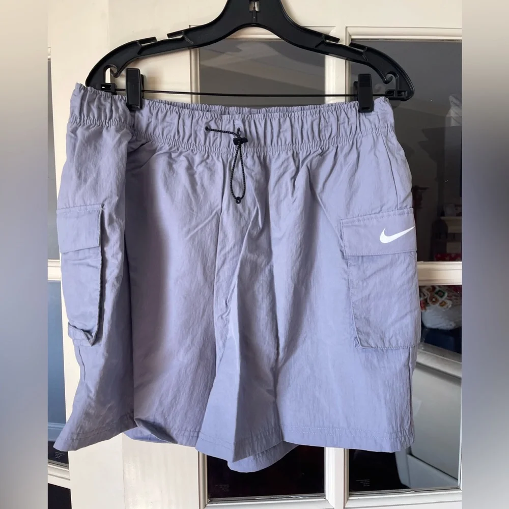 Nike Women’s XL Light Purple Cargo Shorts - Picture 1 of 3